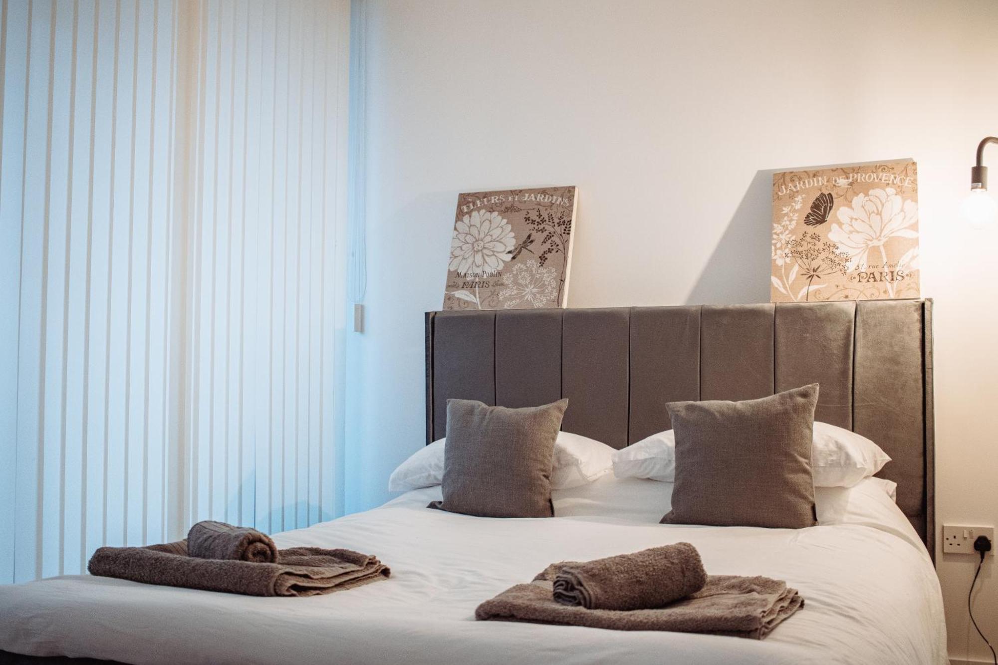 Central & Spacious, Sleeps 8, Perfect For Groups Leeds  Exterior photo